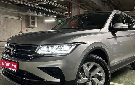 Volkswagen Tiguan II, 2021 год, 3 850 000 рублей, 4 фотография