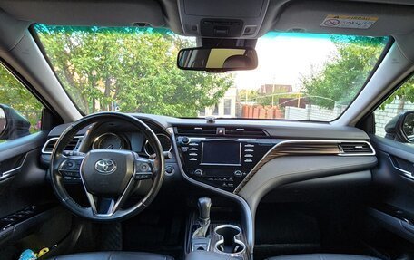 Toyota Camry, 2018 год, 2 390 000 рублей, 9 фотография