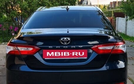 Toyota Camry, 2018 год, 2 390 000 рублей, 5 фотография
