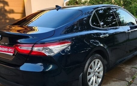 Toyota Camry, 2018 год, 2 390 000 рублей, 4 фотография