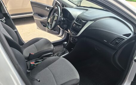 Hyundai Solaris II рестайлинг, 2013 год, 1 020 000 рублей, 17 фотография