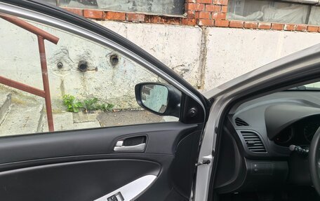 Hyundai Solaris II рестайлинг, 2013 год, 1 020 000 рублей, 20 фотография