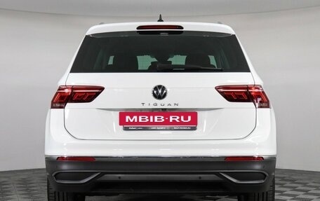 Volkswagen Tiguan II, 2021 год, 2 549 000 рублей, 6 фотография