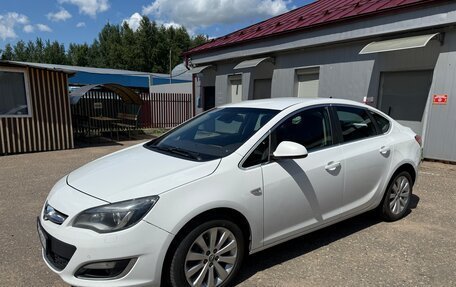 Opel Astra J, 2015 год, 930 000 рублей, 1 фотография