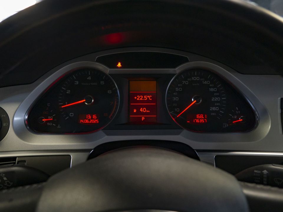 Audi A6, 2011 год, 1 049 000 рублей, 10 фотография