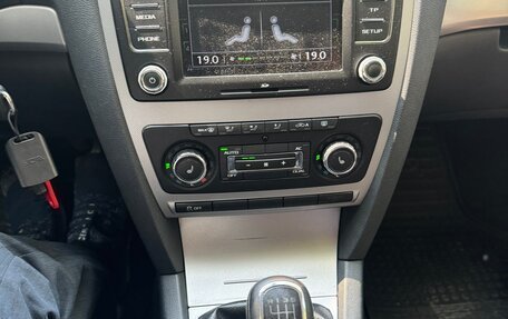 Skoda Octavia, 2011 год, 880 000 рублей, 24 фотография