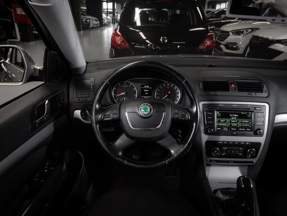 Skoda Octavia, 2011 год, 749 000 рублей, 10 фотография