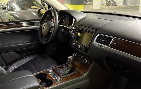 Volkswagen Touareg III, 2015 год, 2 999 999 рублей, 10 фотография