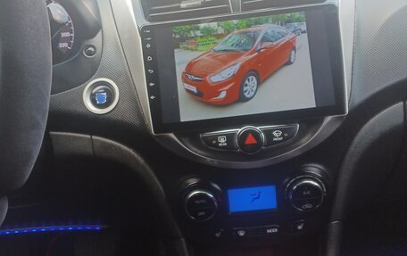 Hyundai Solaris II рестайлинг, 2011 год, 750 000 рублей, 22 фотография