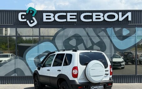 Chevrolet Niva I рестайлинг, 2018 год, 899 000 рублей, 3 фотография