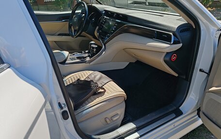 Toyota Camry, 2018 год, 2 600 000 рублей, 1 фотография