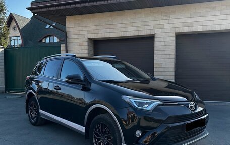 Toyota RAV4, 2017 год, 2 700 000 рублей, 2 фотография