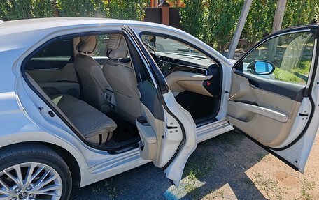 Toyota Camry, 2018 год, 2 600 000 рублей, 2 фотография