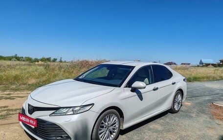 Toyota Camry, 2018 год, 2 600 000 рублей, 3 фотография