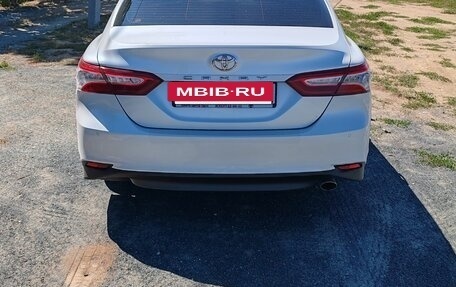 Toyota Camry, 2018 год, 2 600 000 рублей, 4 фотография
