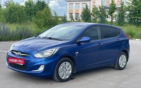Hyundai Solaris II рестайлинг, 2011 год, 550 000 рублей, 3 фотография