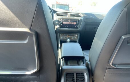 Volkswagen Tiguan II, 2018 год, 2 615 000 рублей, 13 фотография