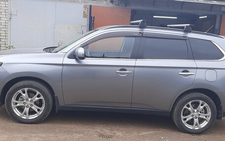Mitsubishi Outlander III рестайлинг 3, 2012 год, 1 480 000 рублей, 4 фотография