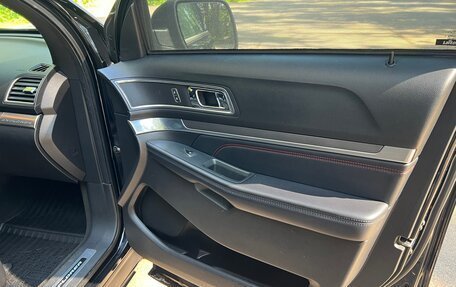 Ford Explorer VI, 2017 год, 2 100 000 рублей, 8 фотография
