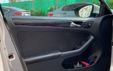 Volkswagen Jetta VI, 2012 год, 970 000 рублей, 7 фотография