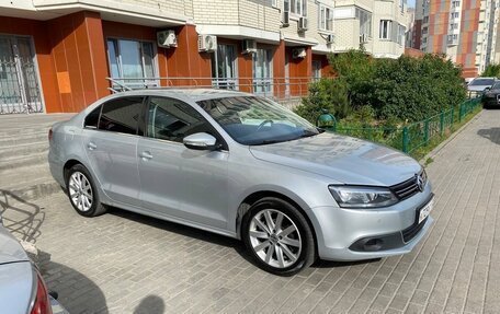 Volkswagen Jetta VI, 2012 год, 970 000 рублей, 3 фотография