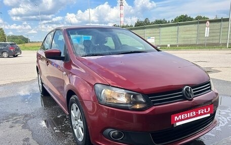 Volkswagen Polo VI (EU Market), 2012 год, 700 000 рублей, 2 фотография