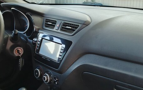 KIA Rio III рестайлинг, 2013 год, 1 050 000 рублей, 24 фотография