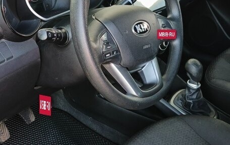 KIA Rio III рестайлинг, 2013 год, 1 050 000 рублей, 21 фотография