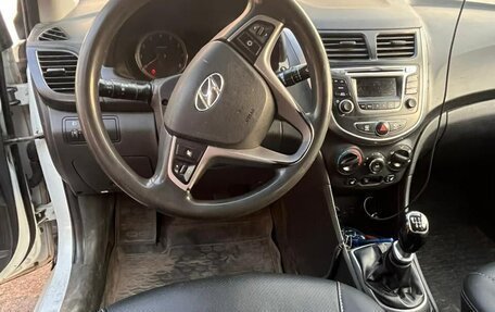 Hyundai Solaris II рестайлинг, 2012 год, 600 000 рублей, 6 фотография