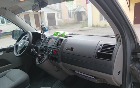 Volkswagen Caravelle T5, 2014 год, 2 200 000 рублей, 19 фотография