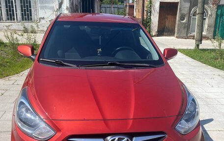 Hyundai Solaris II рестайлинг, 2012 год, 690 000 рублей, 2 фотография
