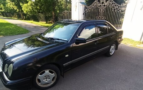 Mercedes-Benz E-Класс, 1996 год, 285 000 рублей, 1 фотография