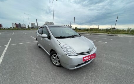 Toyota Prius, 2005 год, 560 000 рублей, 4 фотография