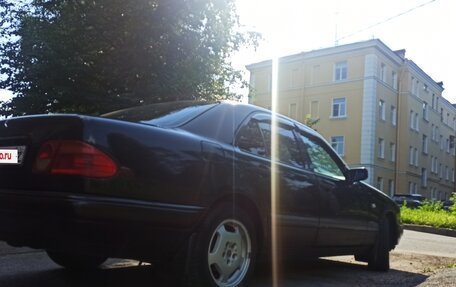 Mercedes-Benz E-Класс, 1996 год, 285 000 рублей, 2 фотография