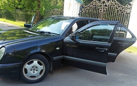 Mercedes-Benz E-Класс, 1996 год, 285 000 рублей, 4 фотография