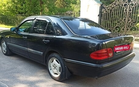 Mercedes-Benz E-Класс, 1996 год, 285 000 рублей, 5 фотография