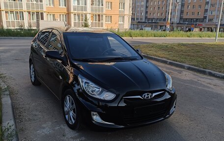 Hyundai Solaris II рестайлинг, 2011 год, 700 000 рублей, 7 фотография