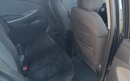 Hyundai Solaris II рестайлинг, 2011 год, 700 000 рублей, 14 фотография
