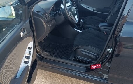 Hyundai Solaris II рестайлинг, 2011 год, 700 000 рублей, 16 фотография