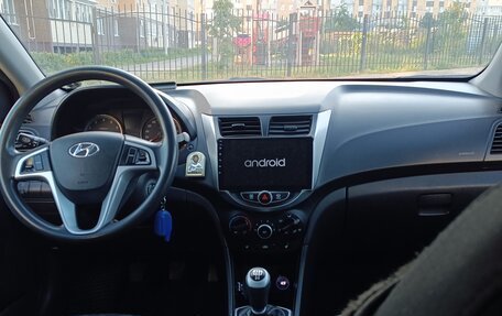 Hyundai Solaris II рестайлинг, 2011 год, 700 000 рублей, 19 фотография