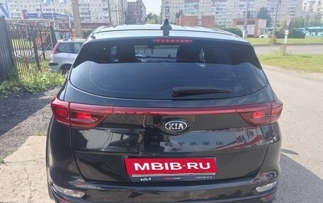 KIA Sportage IV рестайлинг, 2019 год, 1 800 000 рублей, 4 фотография