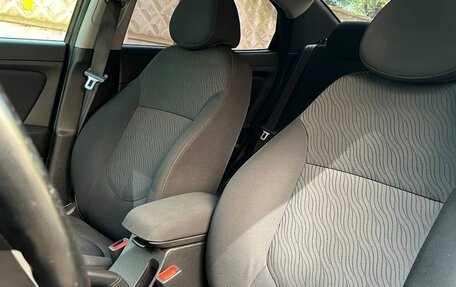Hyundai Solaris II рестайлинг, 2012 год, 850 000 рублей, 18 фотография