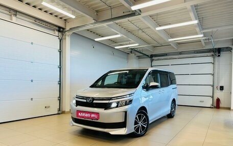 Toyota Voxy III, 2017 год, 2 279 000 рублей, 1 фотография