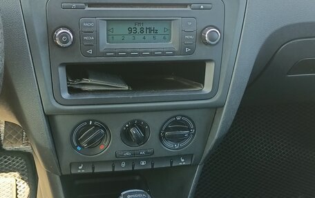 Skoda Rapid I, 2015 год, 800 000 рублей, 13 фотография