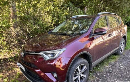 Toyota RAV4, 2018 год, 2 300 000 рублей, 2 фотография