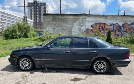 Mercedes-Benz E-Класс, 2001 год, 285 000 рублей, 2 фотография