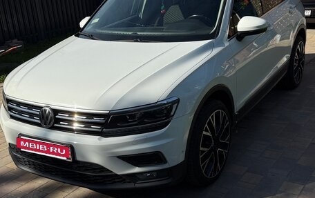 Volkswagen Tiguan II, 2018 год, 2 300 000 рублей, 2 фотография