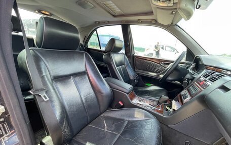 Mercedes-Benz E-Класс, 2001 год, 285 000 рублей, 24 фотография