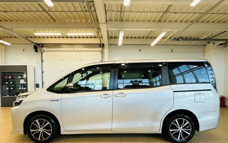 Toyota Voxy III, 2017 год, 2 279 000 рублей, 3 фотография