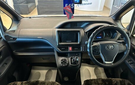 Toyota Voxy III, 2017 год, 2 279 000 рублей, 16 фотография